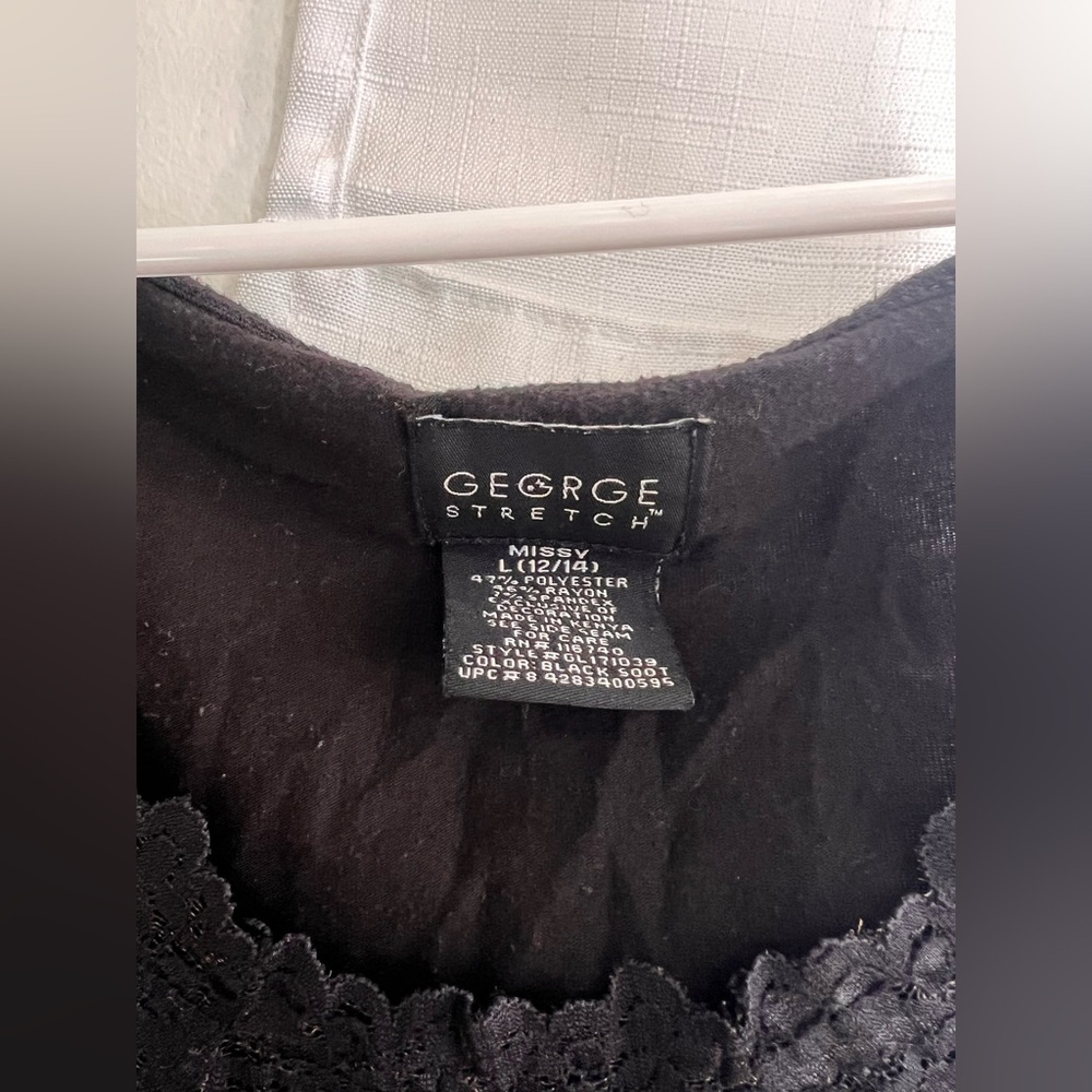 Black Lace trimmed Tank Top - Picture 2 of 3